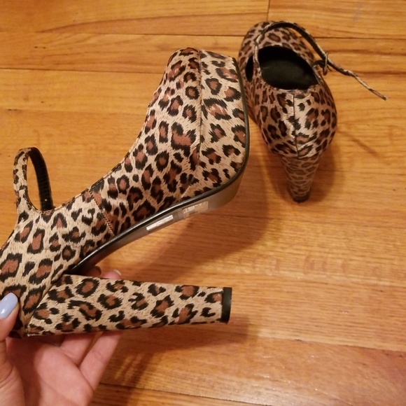 Shoes - Picture 4 of 4